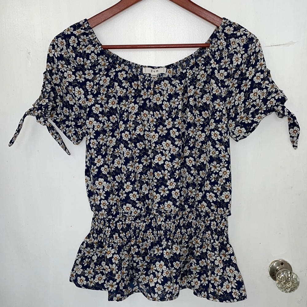 E&M Floral top